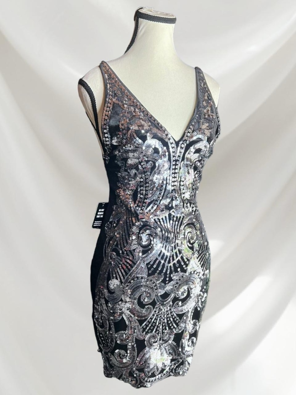Sequin Embellished Black V-Neck Cocktail Dress